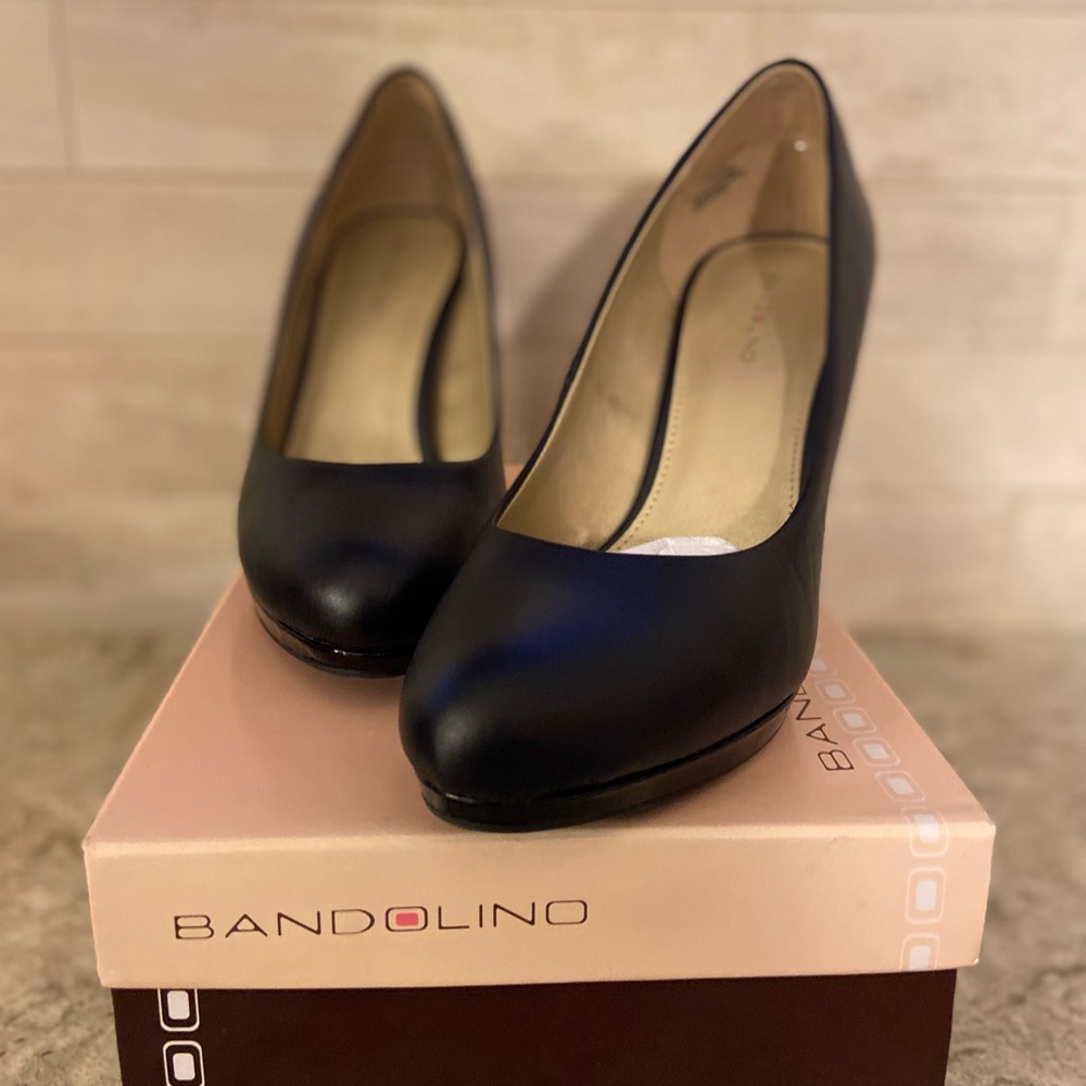 Bandolino 9.5 Never worn Black Heels